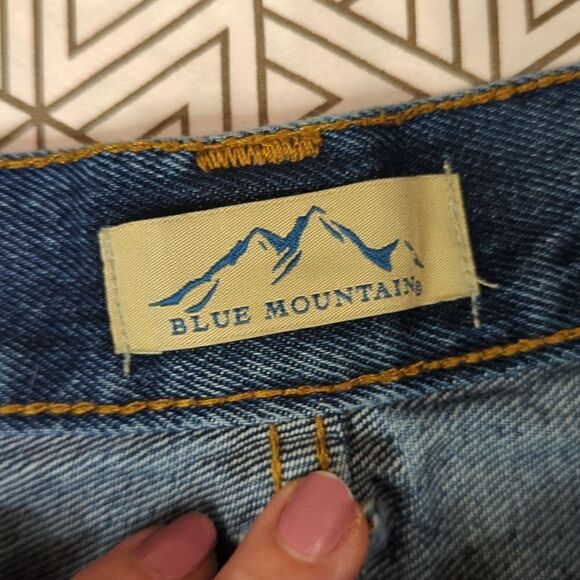 36X32 STRAIGHT leg. Blue mountain jeans - Picture 2 of 3